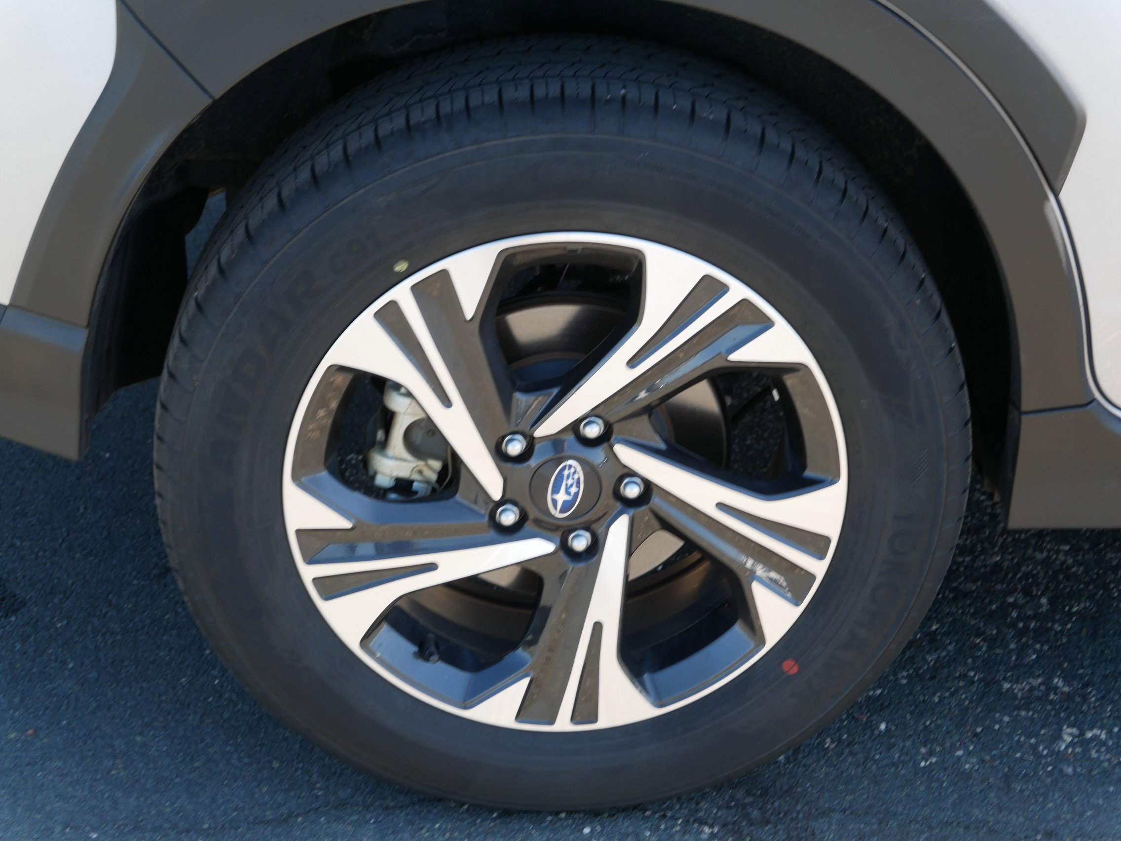 Used 2025 Ice Silver Metallic Subaru Premium image 9