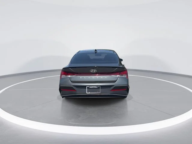 Used 2025 Gray Hyundai SEL Sport image 7