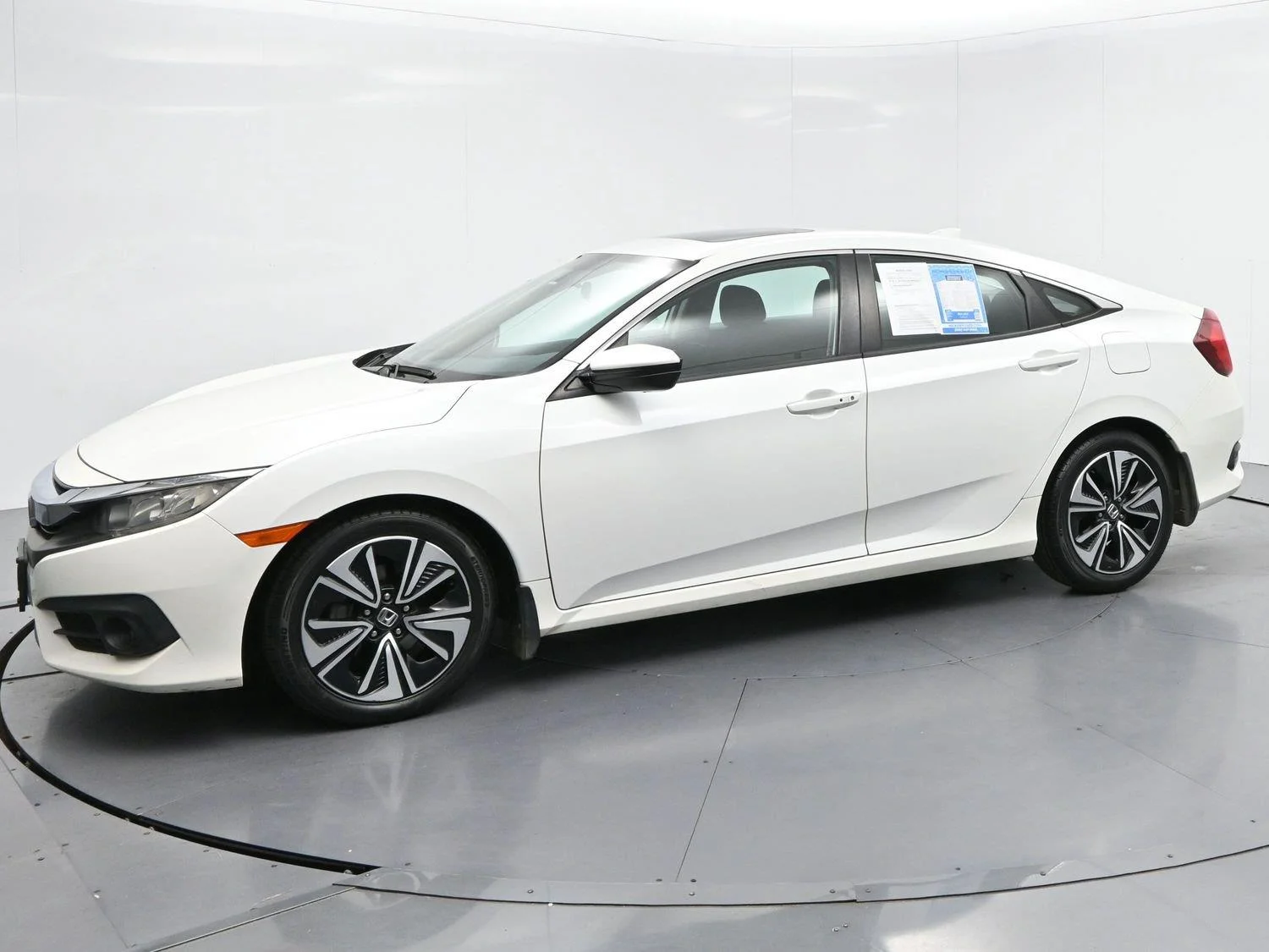 Used 2017 White Orchid Pearl Honda EX-T image 4