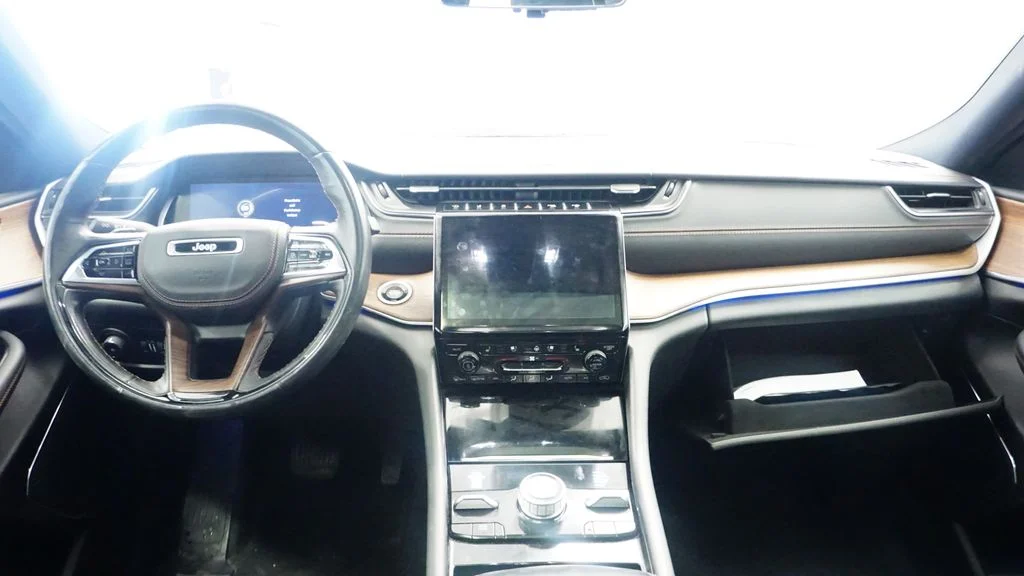 Used 2022 Silver Jeep Summit image 19