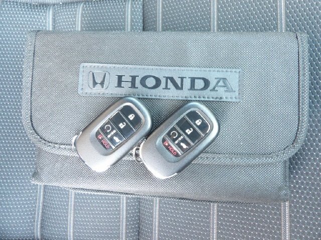 Certified Used 2026 Platinum White Pearl Honda TrailSport image 53