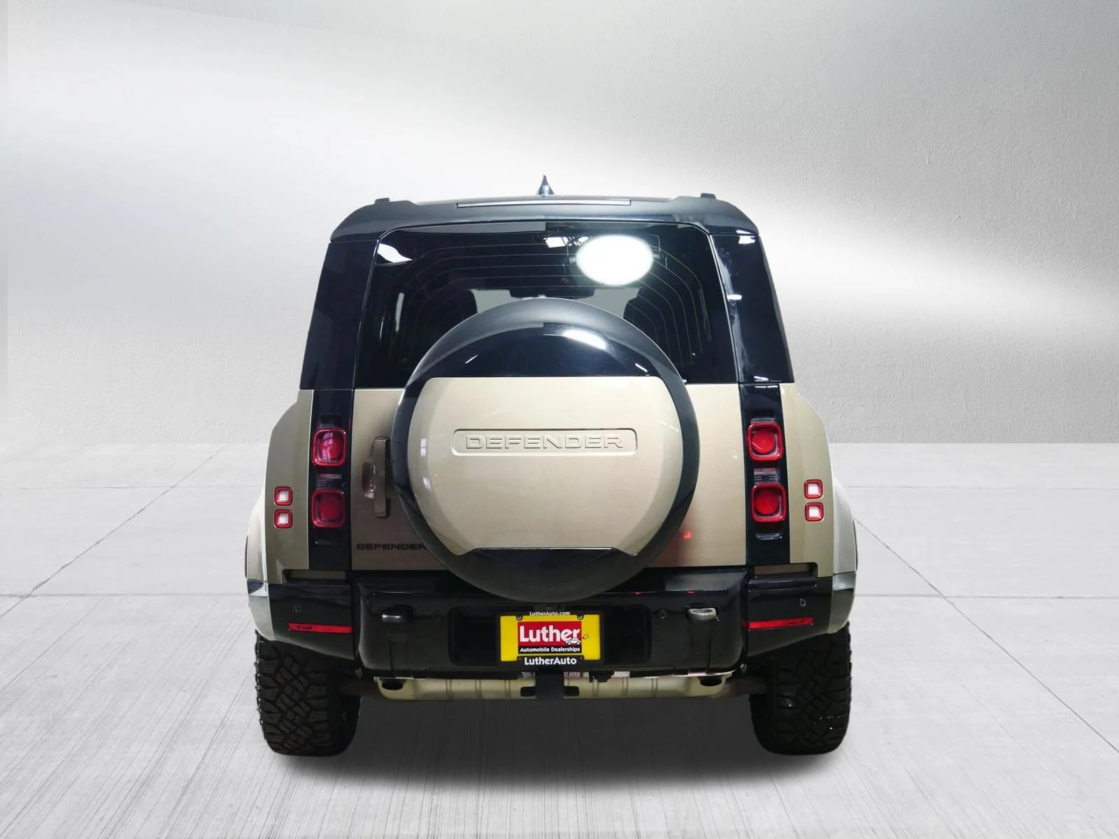 Used 2024 BRONZE Land Rover X-Dynamic SE image 6