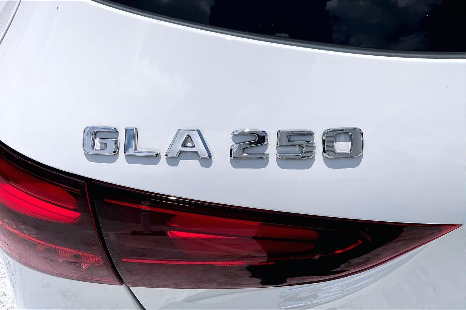 Used 2026 Polar White Mercedes-Benz GLA 250 image 31