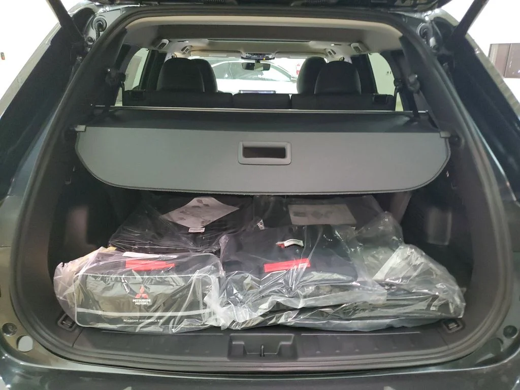 New 2026 Gray Mitsubishi SEL image 9