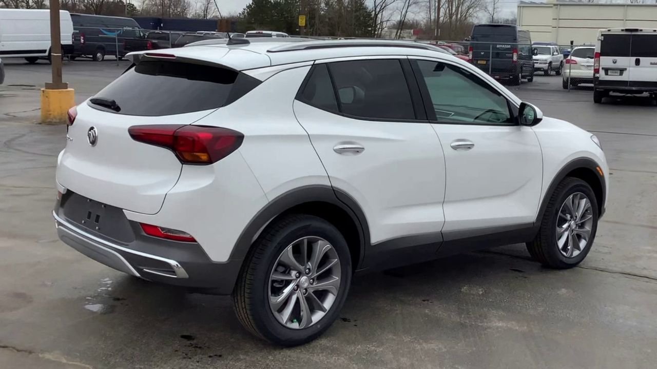 Used 2023 Off-white Buick Essence image 8