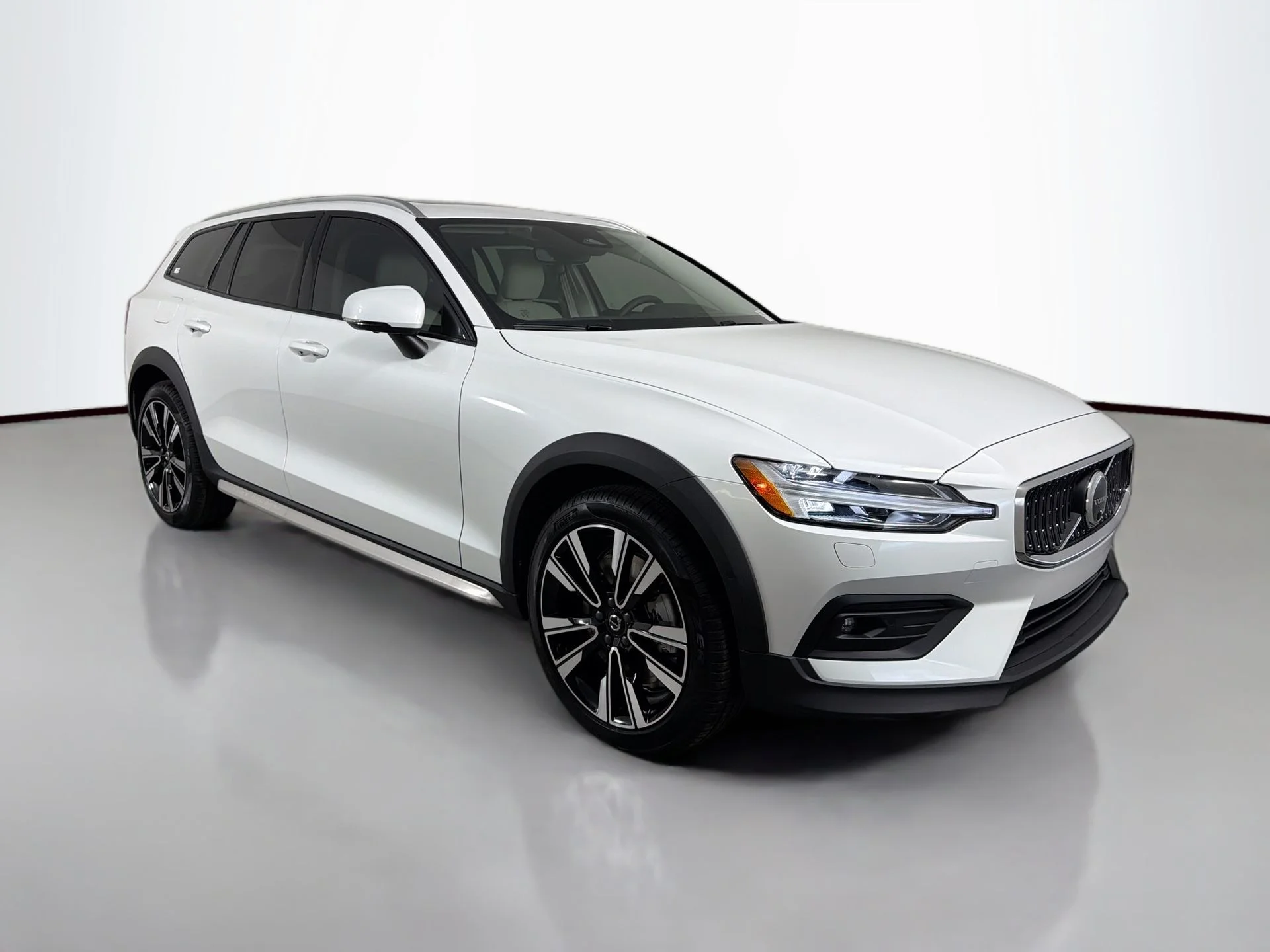 New 2026 Crystal White Volvo Ultra image 3