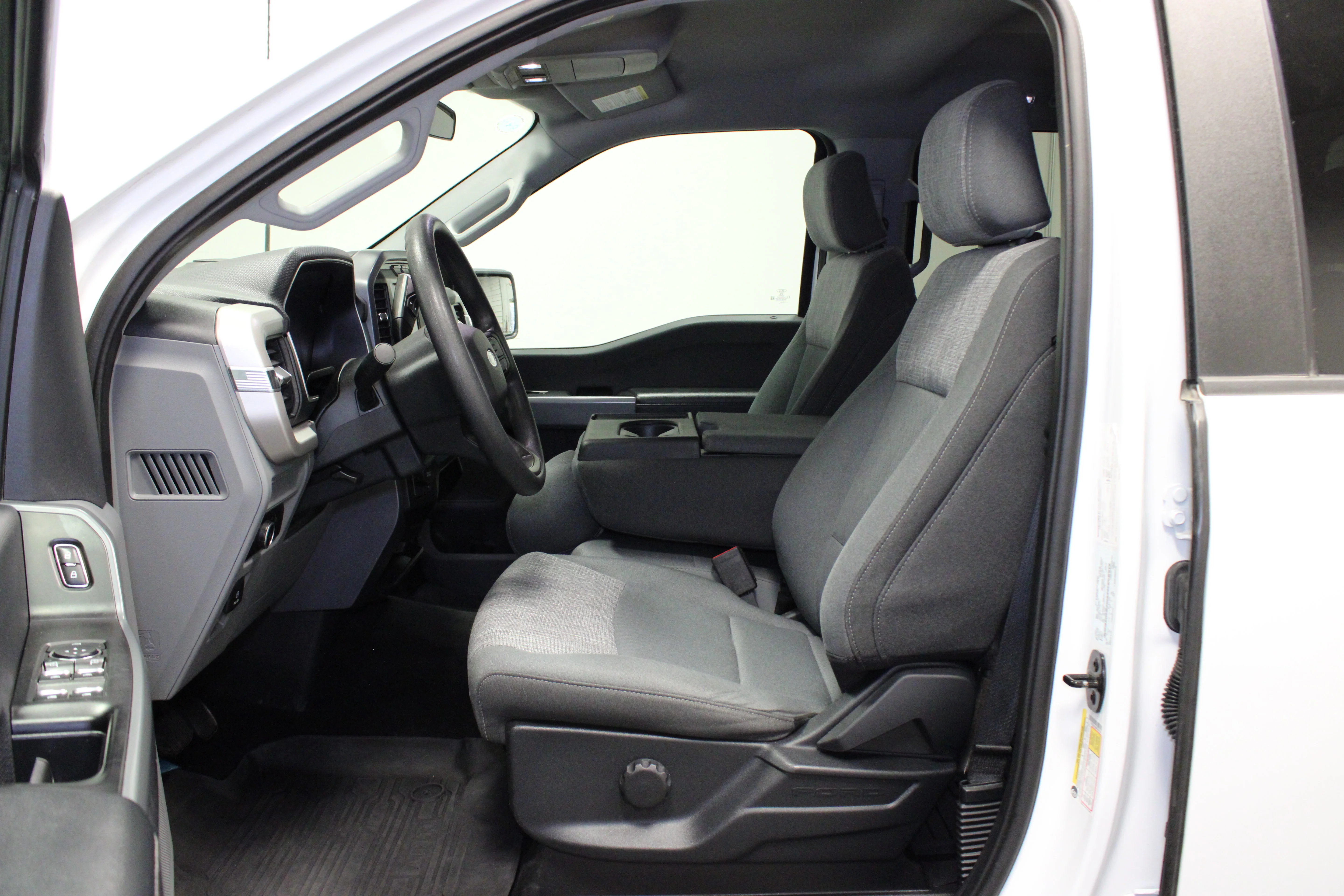 Used 2023 Oxford White Ford XLT image 17