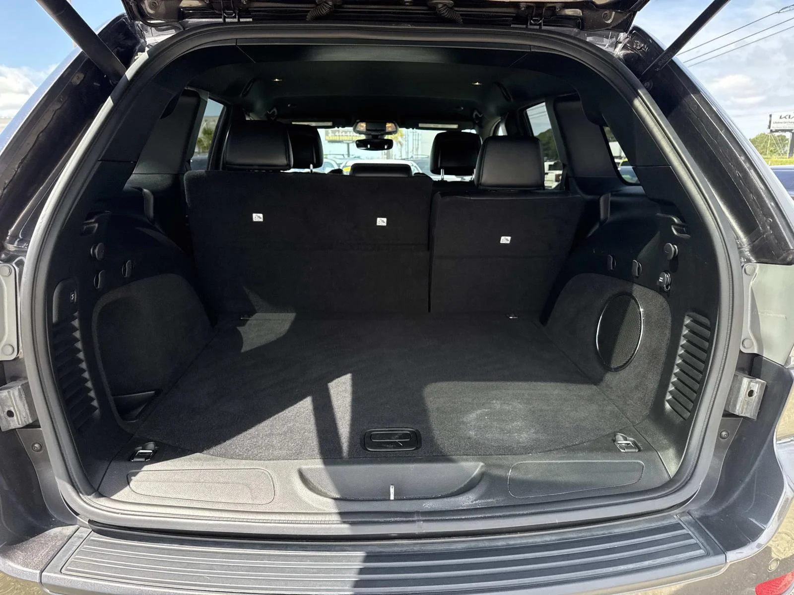 Used 2019 Granite Crystal Metallic Clearcoat Jeep Laredo E 4x2 image 8