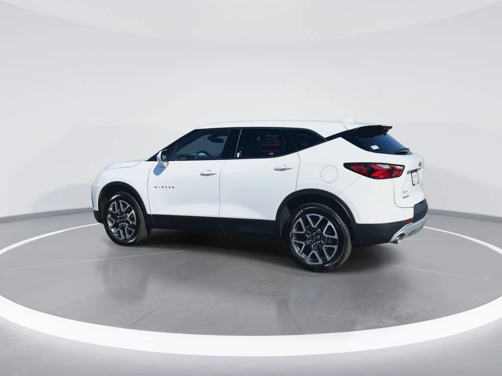 Used 2022 White Chevrolet LT image 6