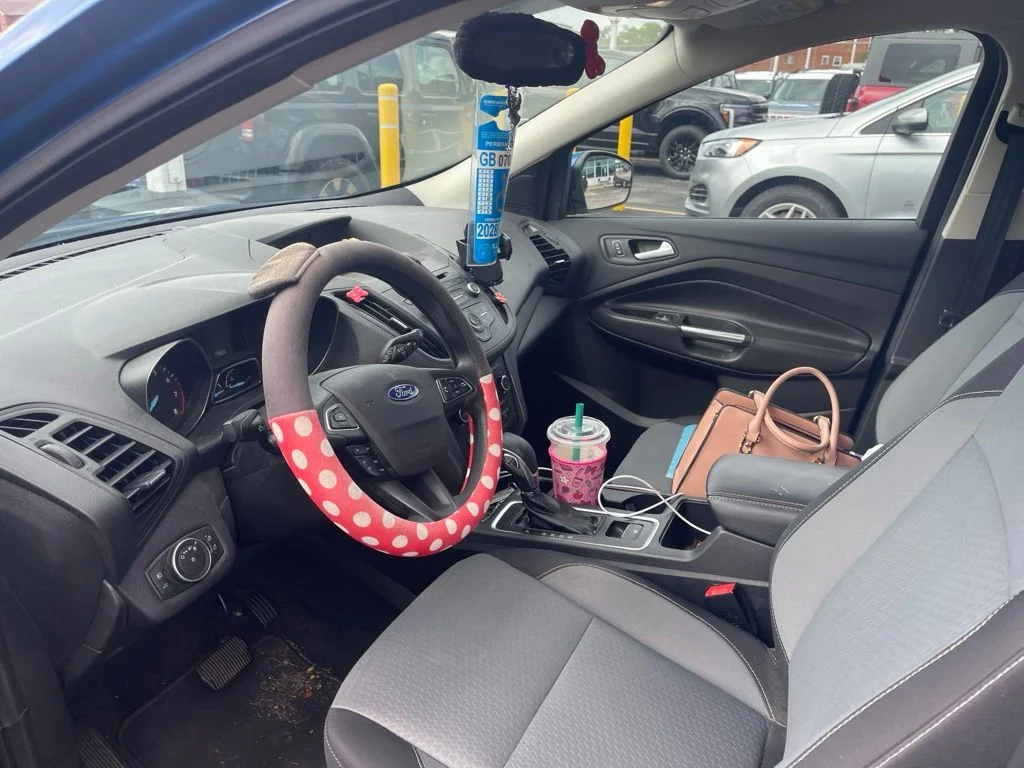 Used 2018 Blue Ford SE image 4