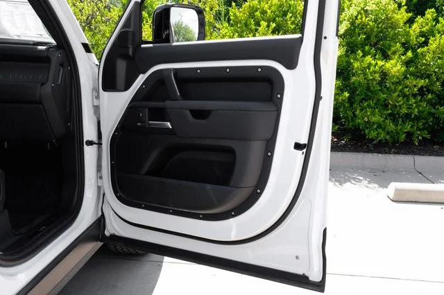 2025 Land Rover Defender V8 - Photo 55