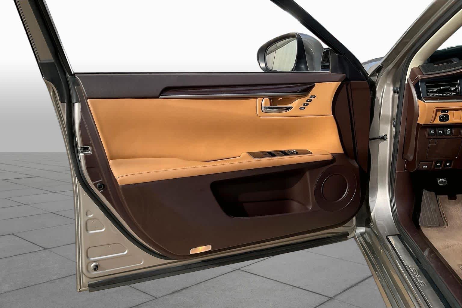 Used 2017 Atomic Silver Lexus  image 19