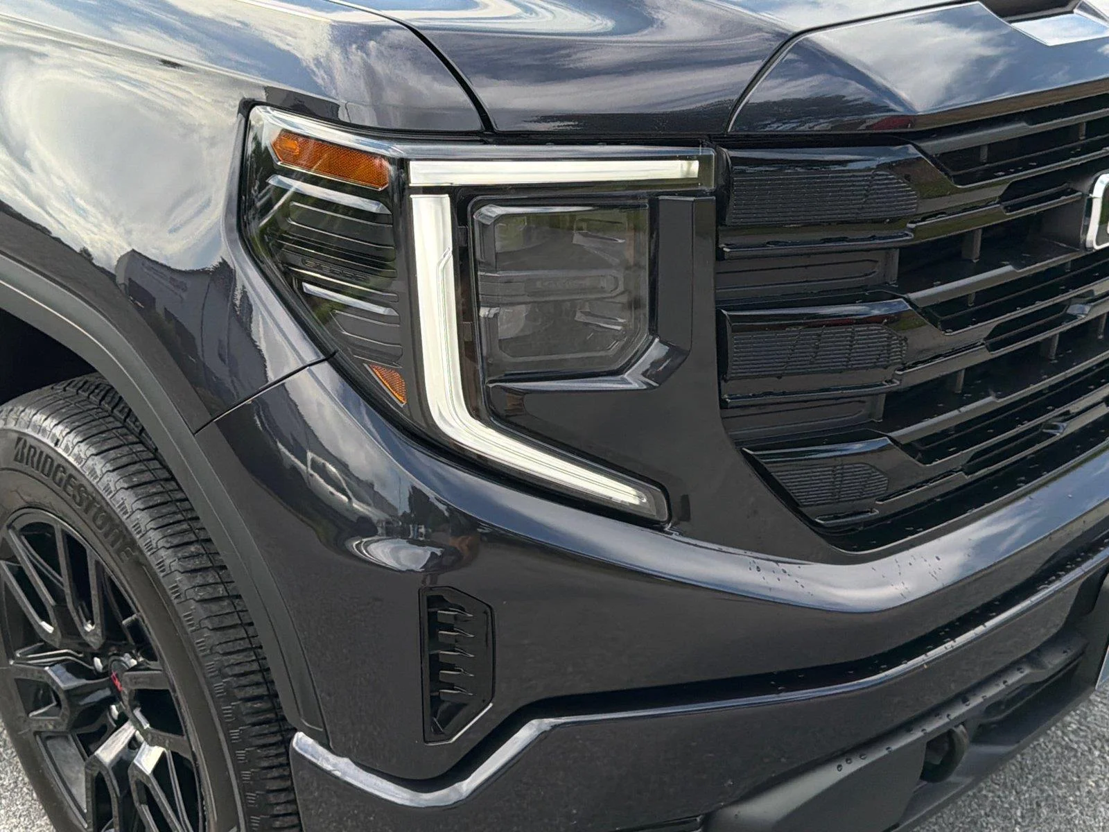 Certified Used 2024 Titanium Rush Metallic GMC Elevation image 24