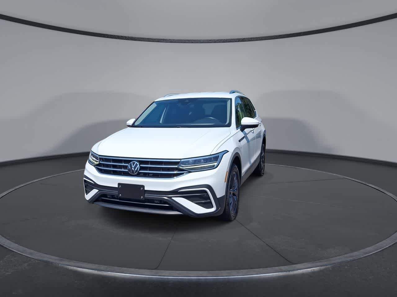 Certified Used 2024 Pure White Volkswagen SE image 3