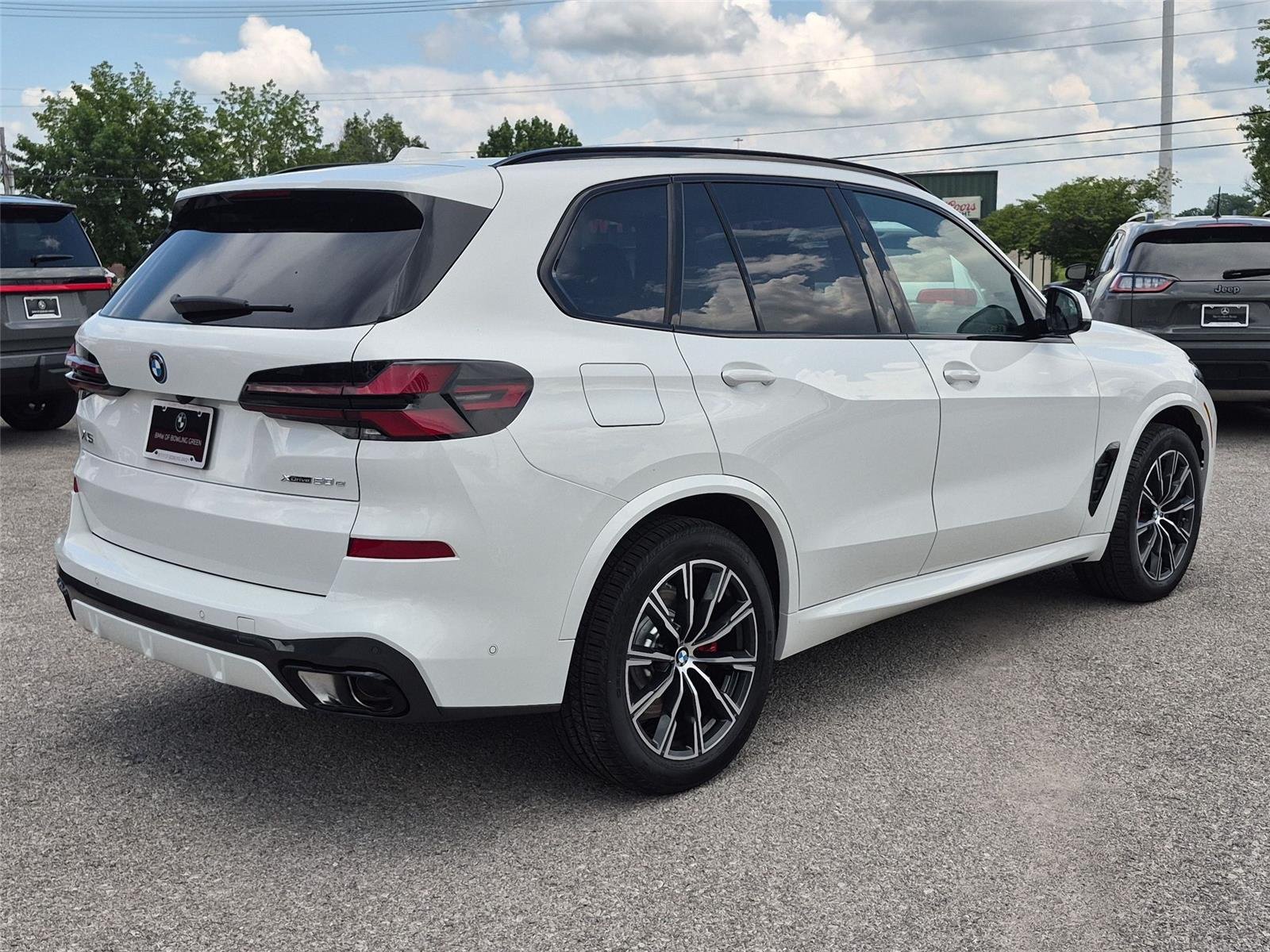 New 2026 Alpine White BMW xDrive50e image 5