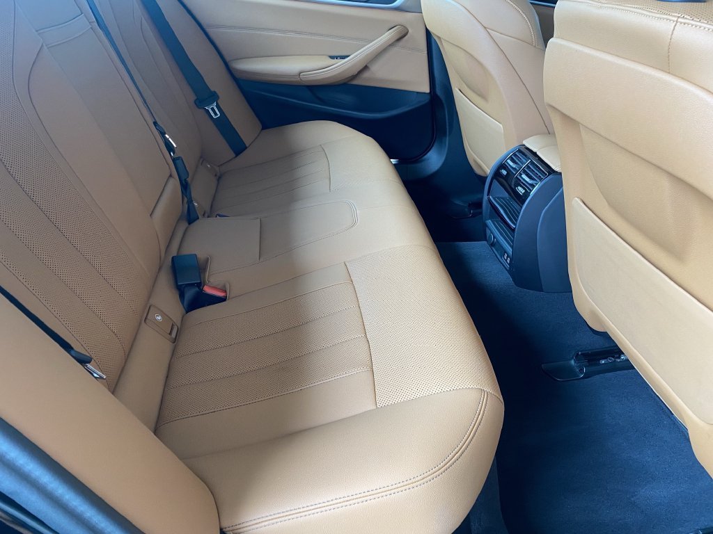 2023 BMW 5 Series 530i - Photo 11