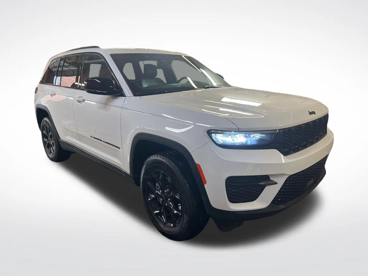 Used 2024 White Jeep Altitude X image 9