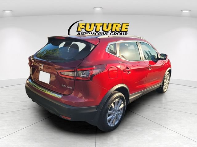 Used 2022 Red Nissan SV image 3