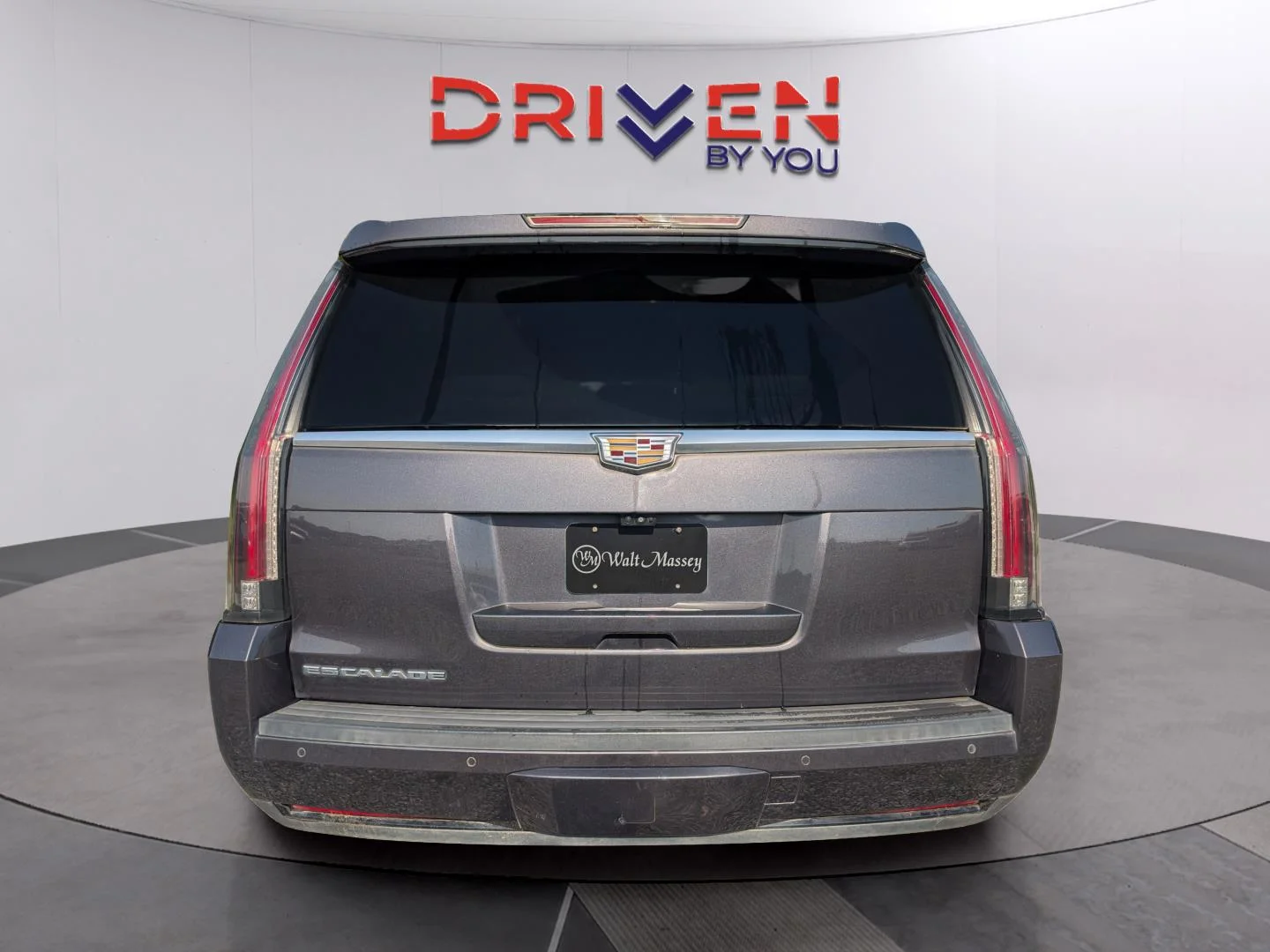 Used 2018 DARK GRANITE METALLIC Cadillac Luxury image 4