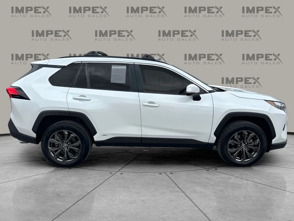 Used 2023 Beige Toyota XLE Premium image 6