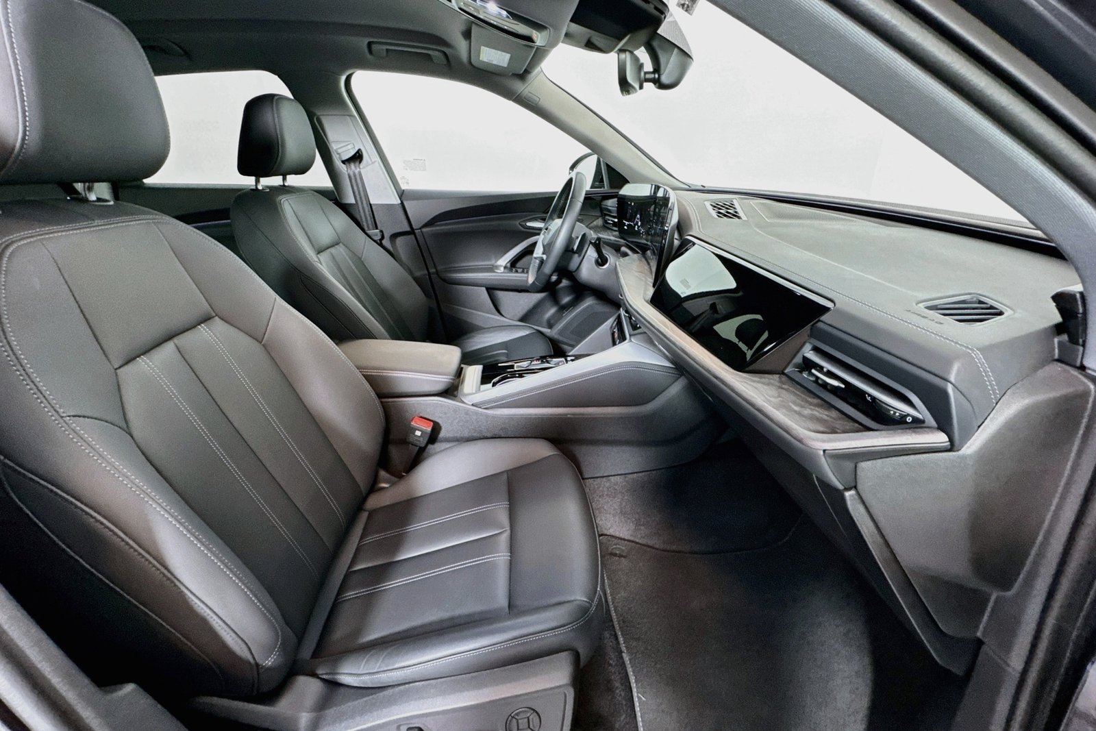 Used 2025 Tambora Gray Metallic Audi Premium image 24