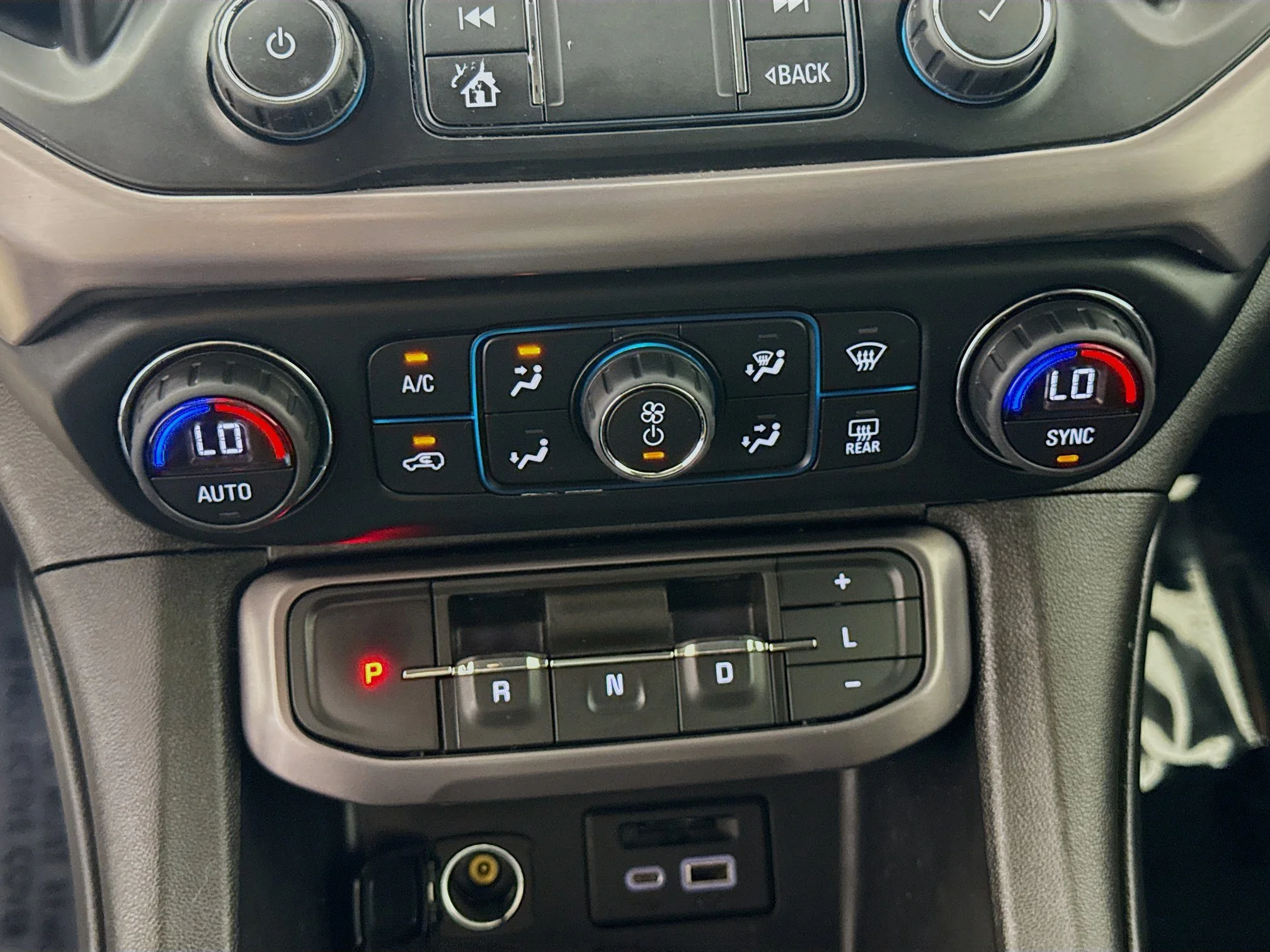 Used 2022 Midnight Blue Metallic GMC AT4 image 18