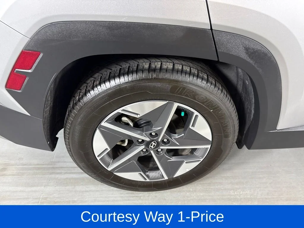 Used 2025 Silver Hyundai SEL image 13