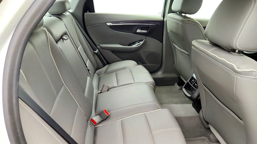 Used 2016 Iridescent Pearl Tricoat Chevrolet 4dr Sedan LTZ w/2LZ image 22