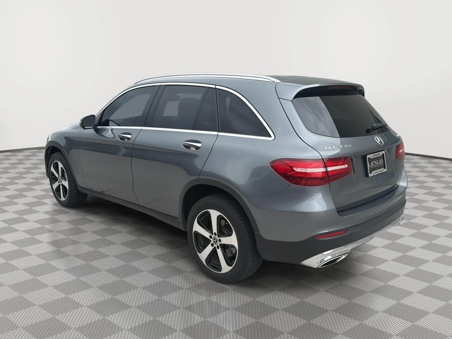 Used 2019 Selenite Grey Metallic Mercedes-Benz GLC 350e image 4