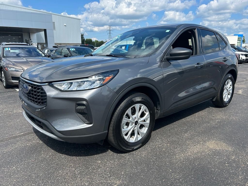 Used 2025 Gray Metallic Ford Active image 4