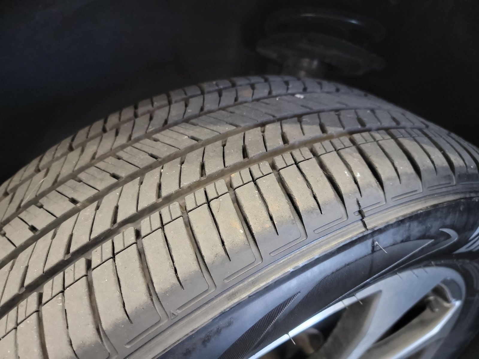 Used 2023 Black Metallic Ford Platinum image 29