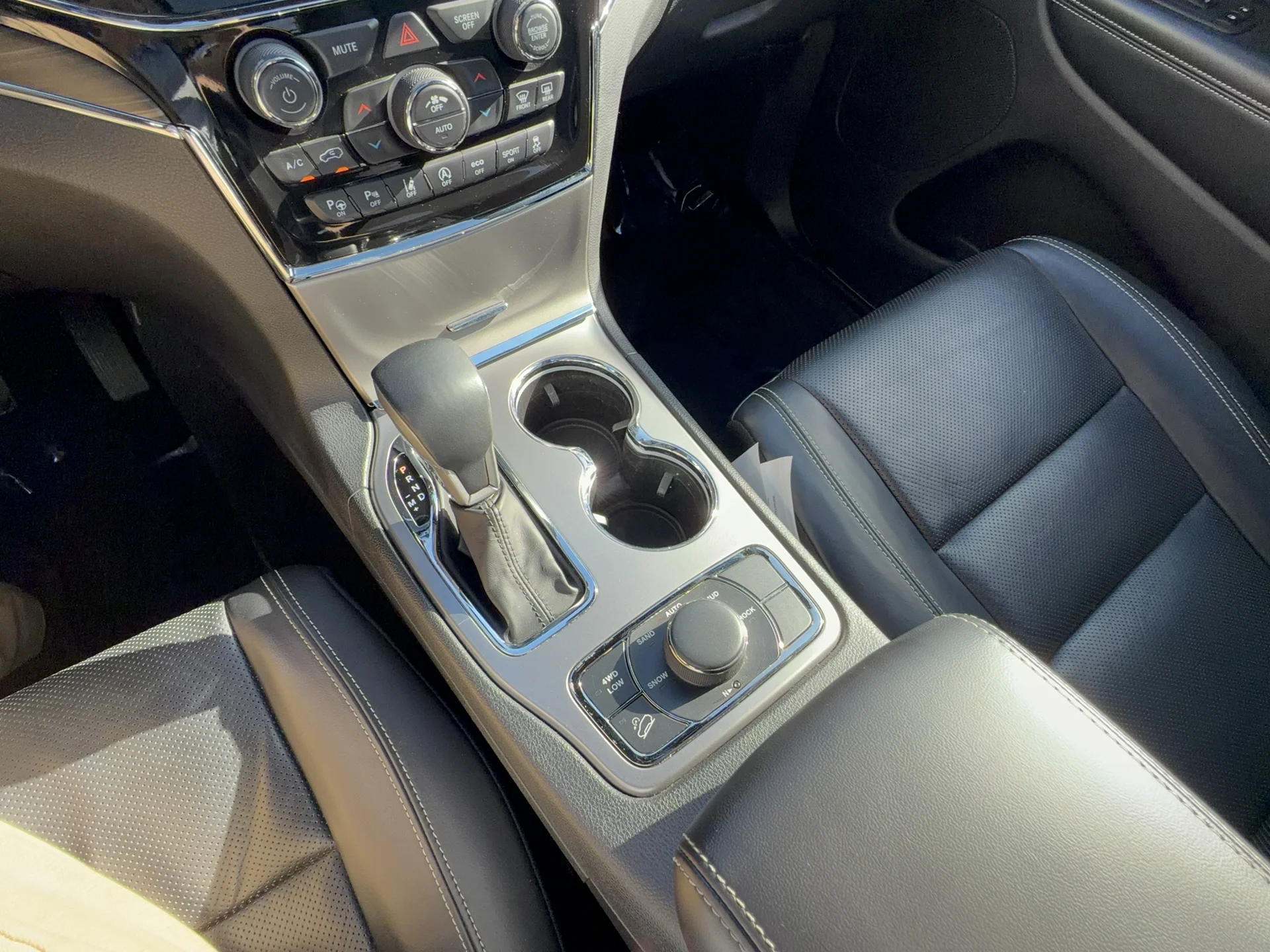 Used 2021 Granite Crystal Metallic Clear Coat Jeep 80th Anniversary Edition image 18