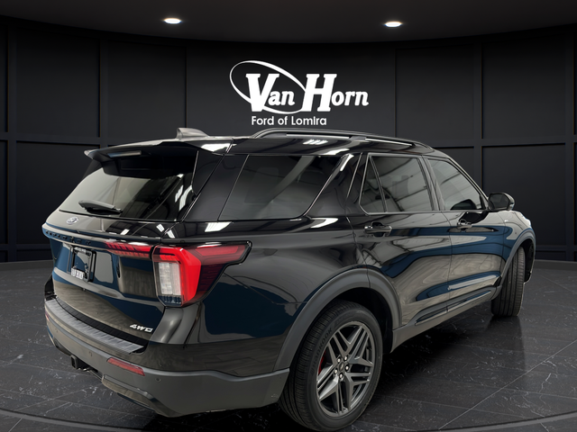 Used 2025 Agate Black Metallic Ford ST-Line image 7