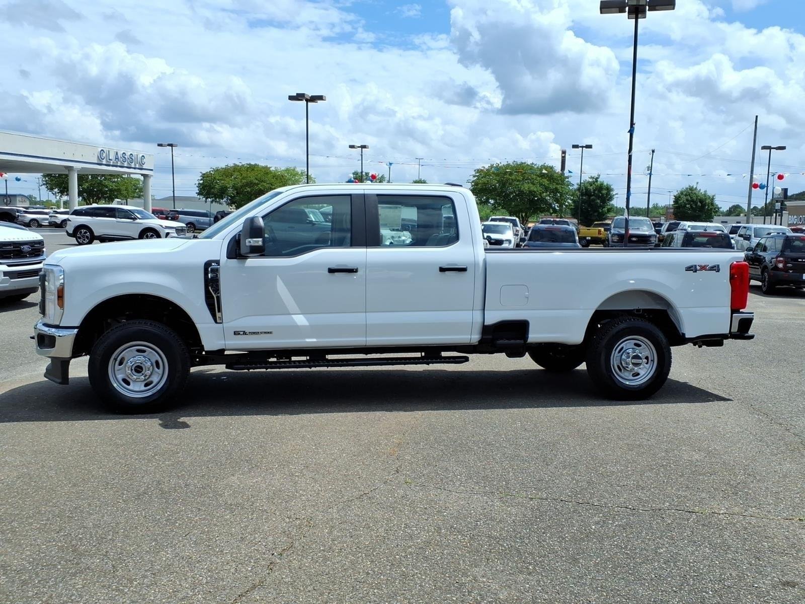 New 2026 Oxford White Ford F-350® XL image 3