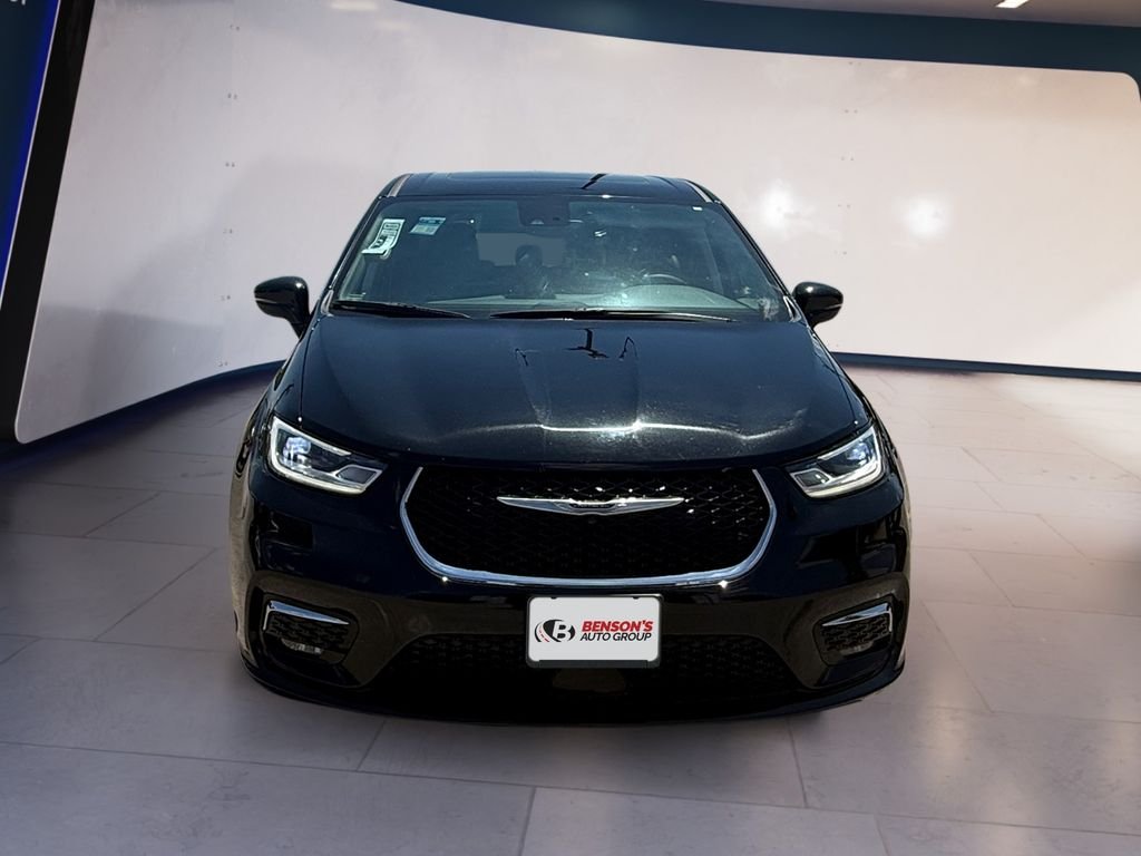 Used 2024 Black Chrysler Limited image 8