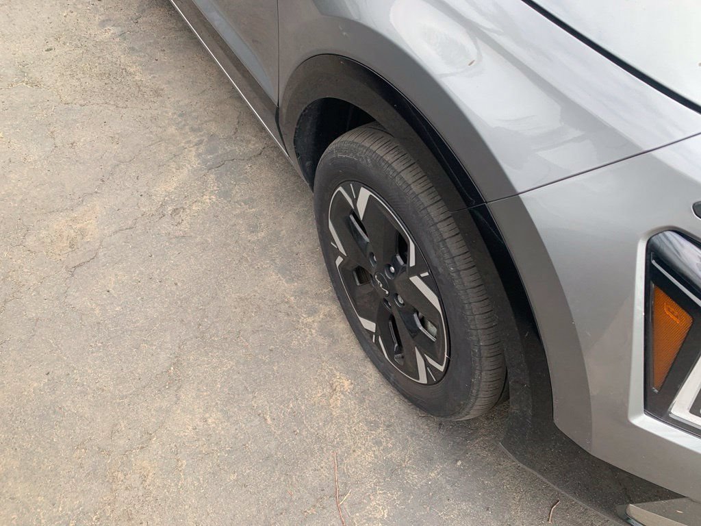 Certified Used 2024 Steel Gray Kia Wind image 5