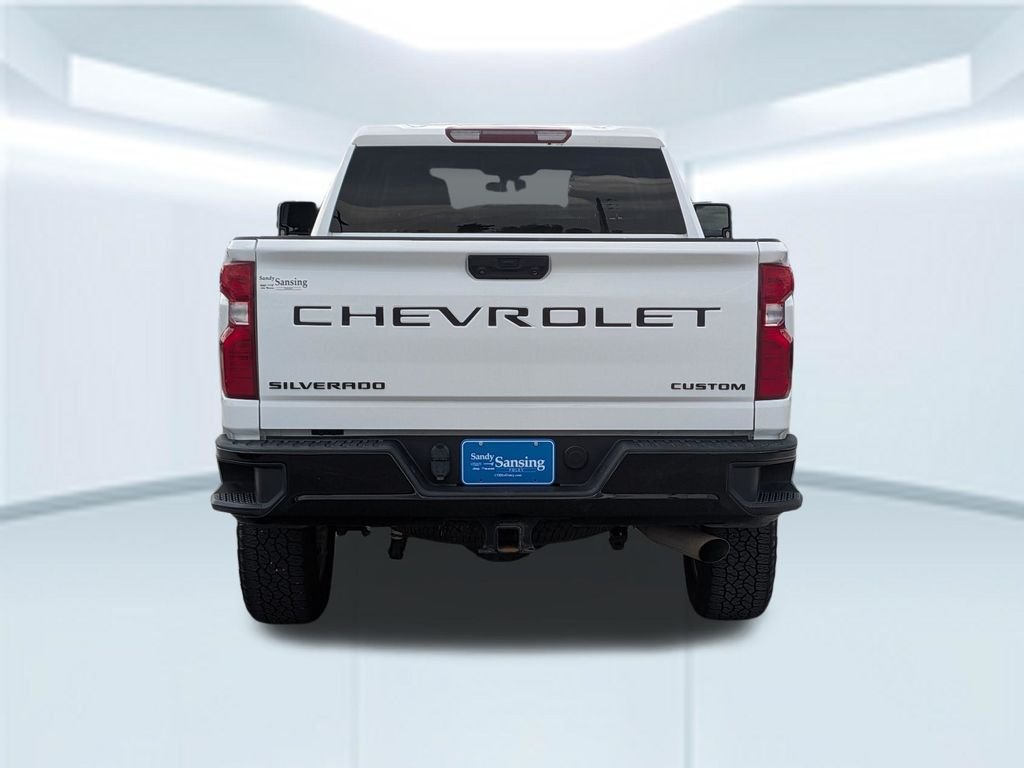 Used 2022 White Chevrolet Custom image 5