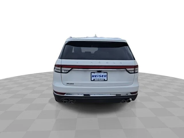 Used 2023 White Lincoln Reserve image 7
