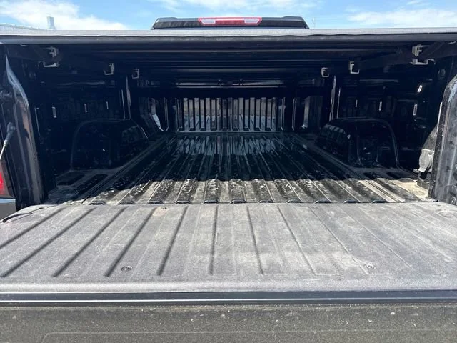 Used 2024 Onyx Black GMC Elevation image 28