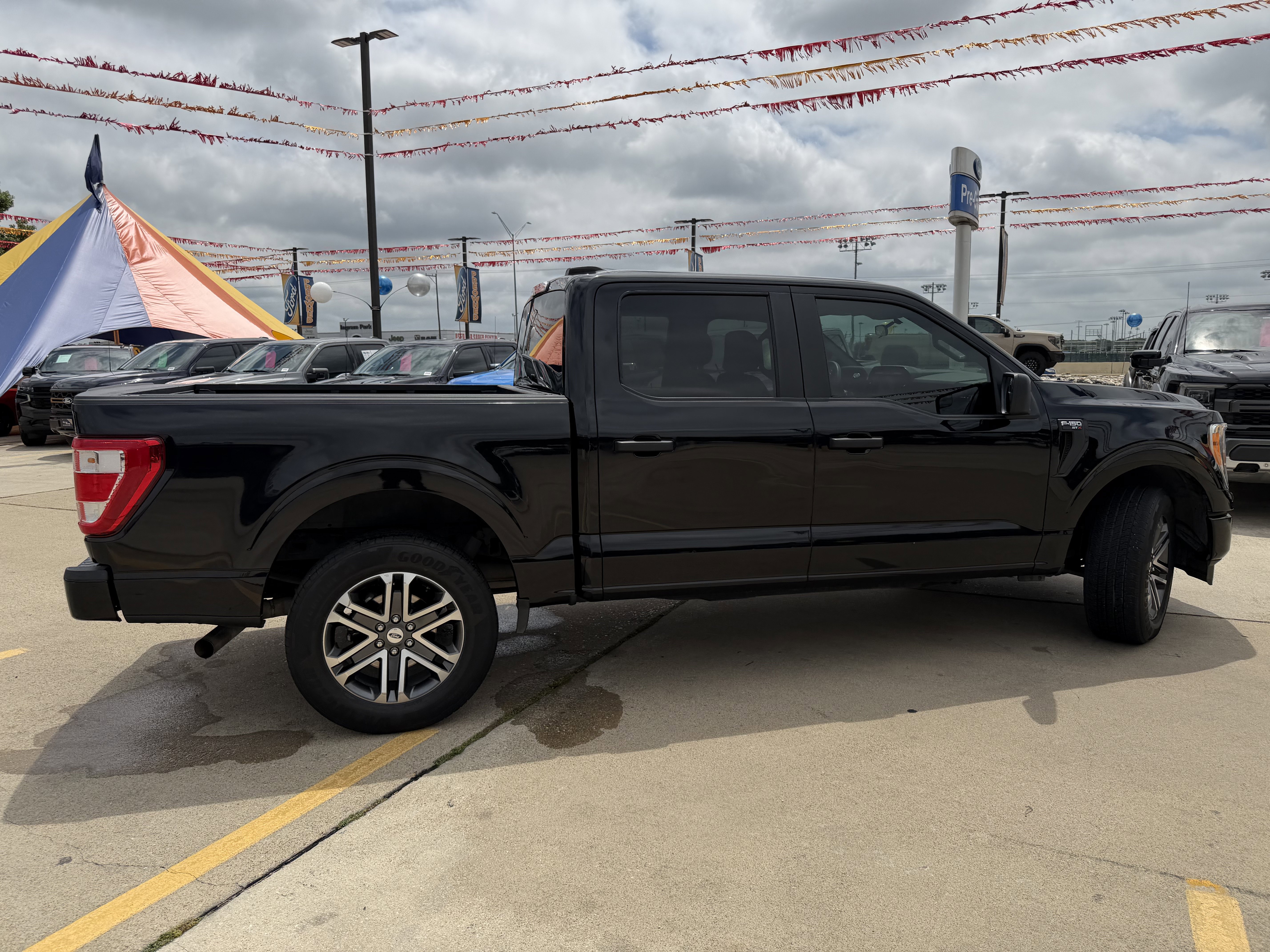 Used 2022 Agate Black Metallic Ford XL image 5