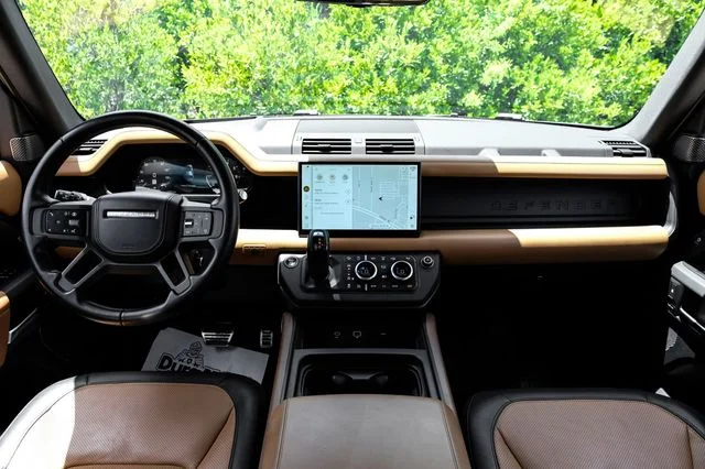 Used 2024 Santorini Black Metallic Land Rover X image 20