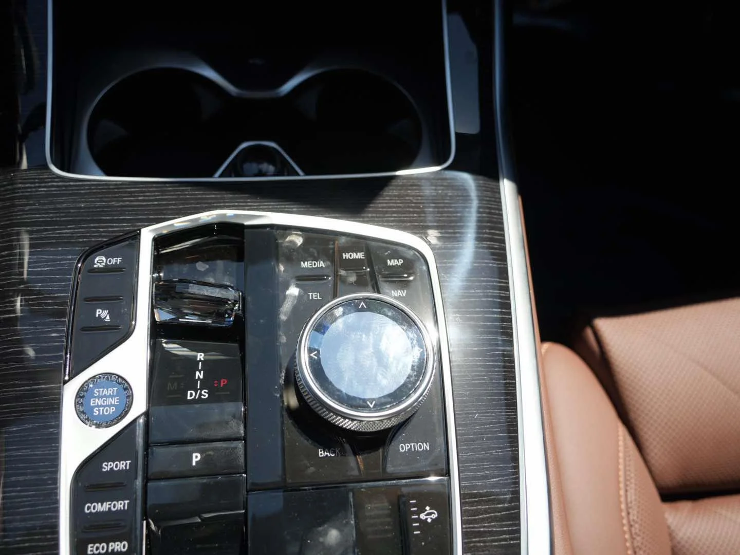 New 2027 Mineral White Metallic BMW xDrive40i image 15