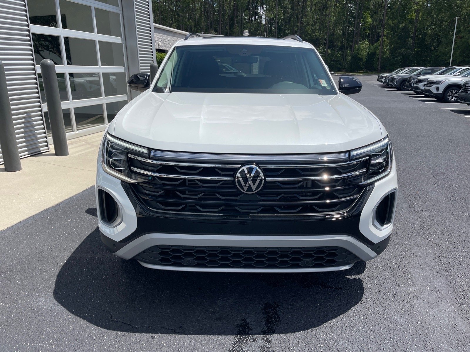 New 2026 Opal White Pearl Volkswagen Peak Edition 4Motion image 2
