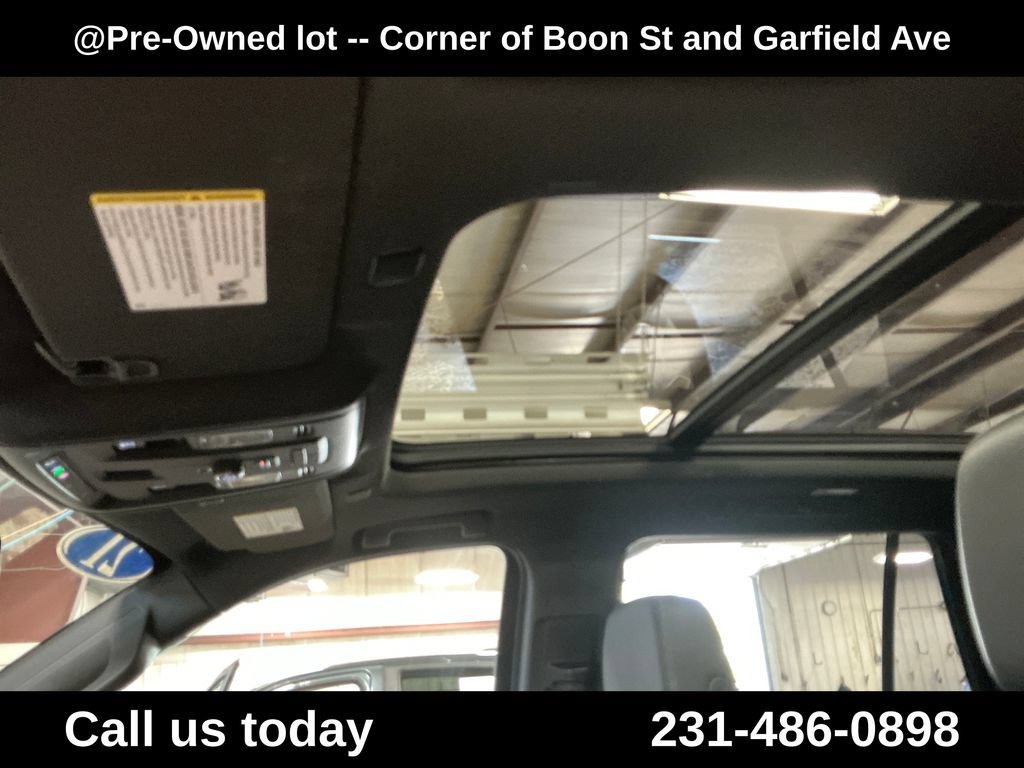 Used 2021 SUMMIT WHITE Chevrolet Z71 image 13