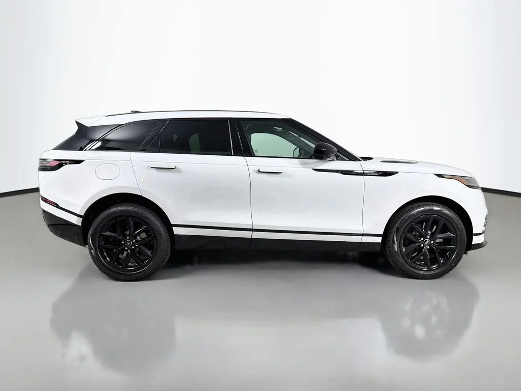 New 2026 Fuji White Land Rover P250 Base image 4