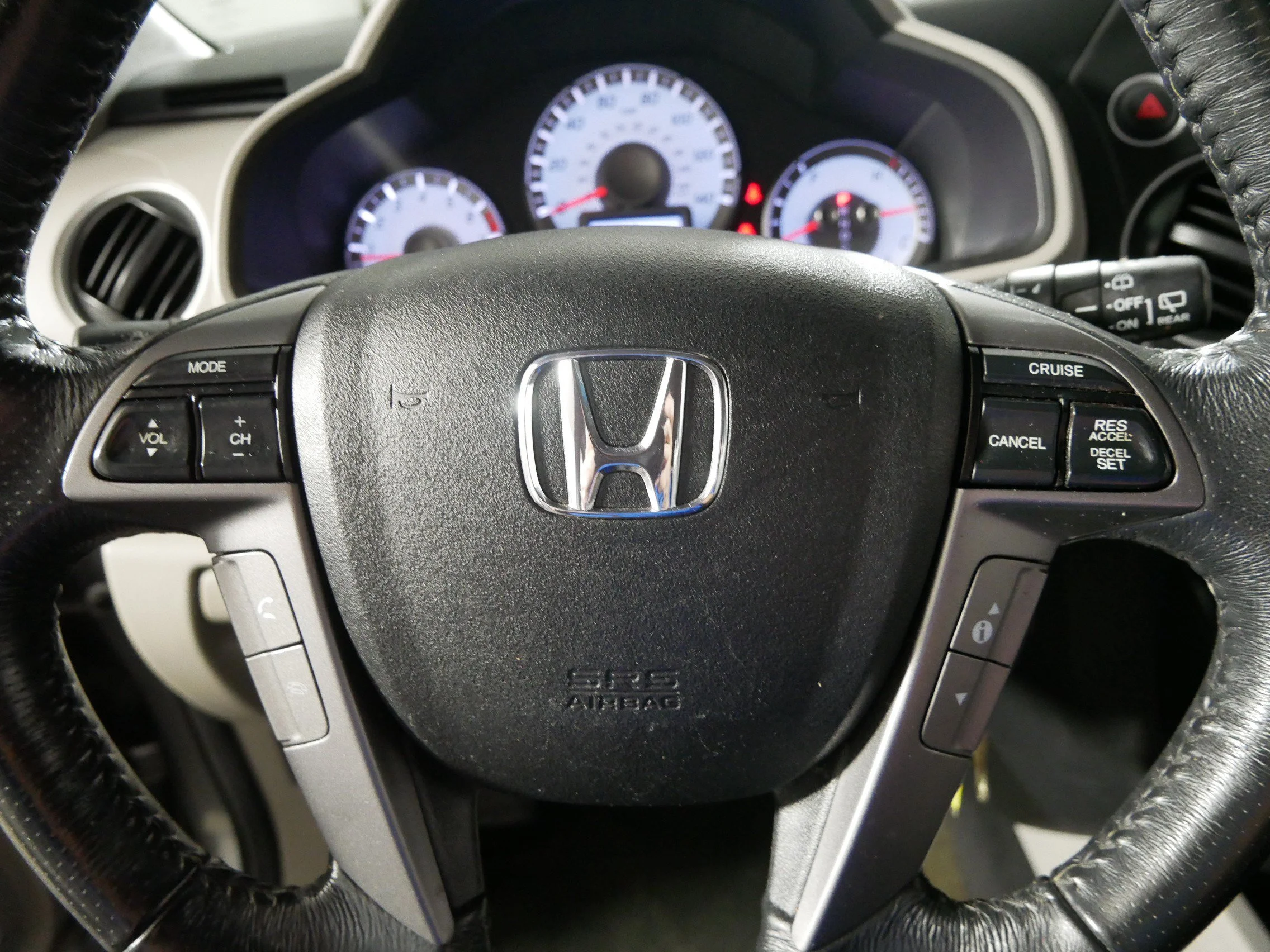 Used 2013 Polished Metal Metallic Honda Touring image 25