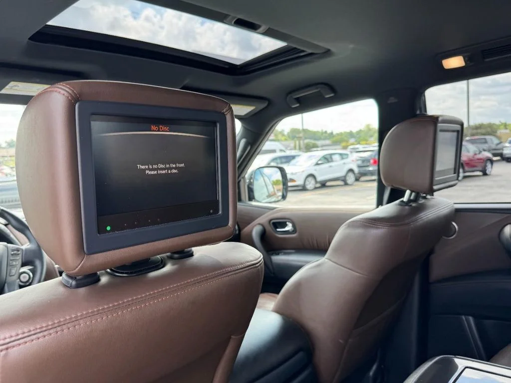 Used 2019 Black Nissan Platinum image 13