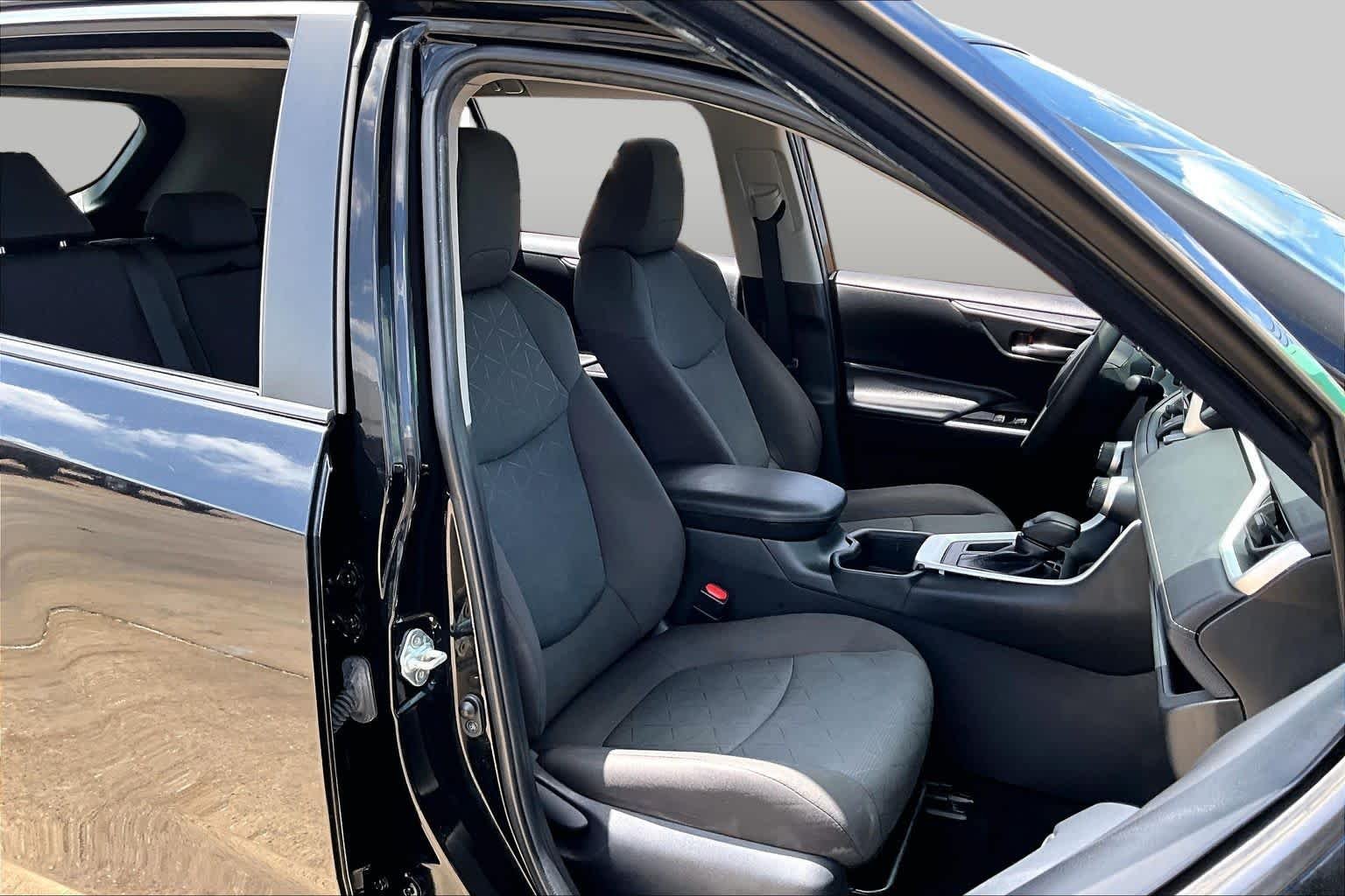 2023 Toyota RAV4 XLE - Photo 9