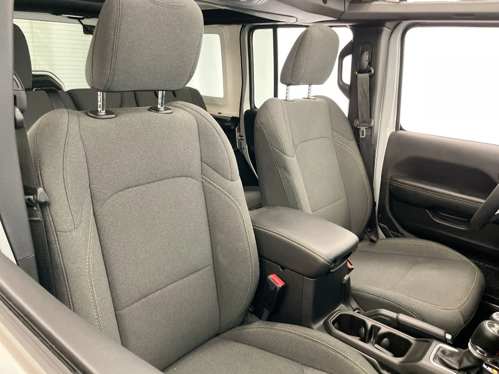 Used 2024 Silver Zynith Clear Coat Jeep Sahara image 27