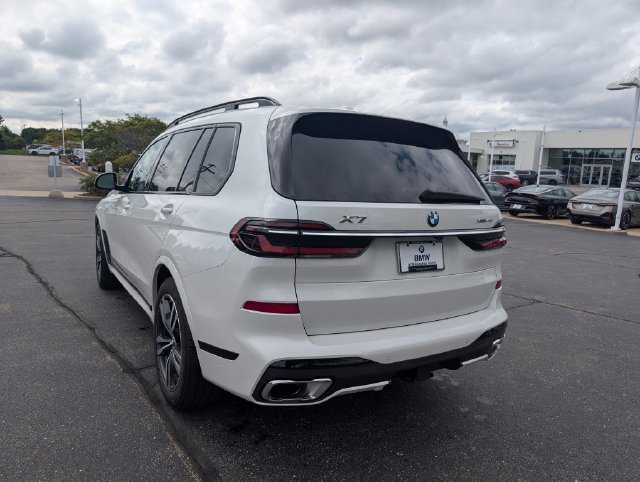 Certified Used 2026 Mineral White Metallic BMW xDrive40i image 2